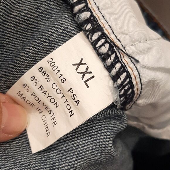 Flamingo Distressed Jeans with Decals NWT - Picture 5 of 12